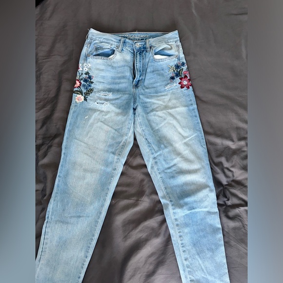Embroidered light wash jeans from American Eagle! - Picture 1 of 1